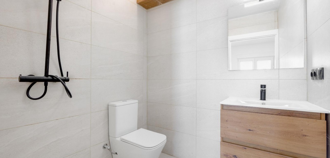 Sale - Villa -
Torrevieja - El limonar