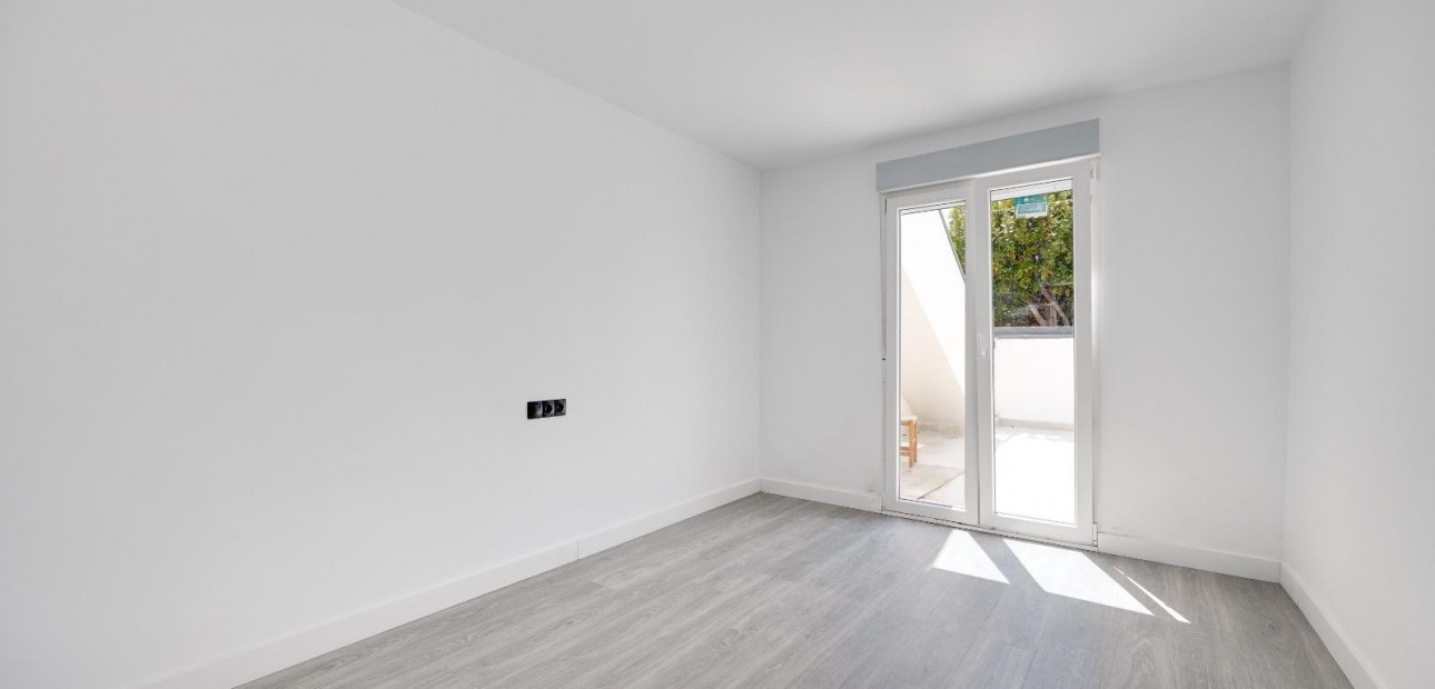 Sale - Villa -
Torrevieja - El limonar