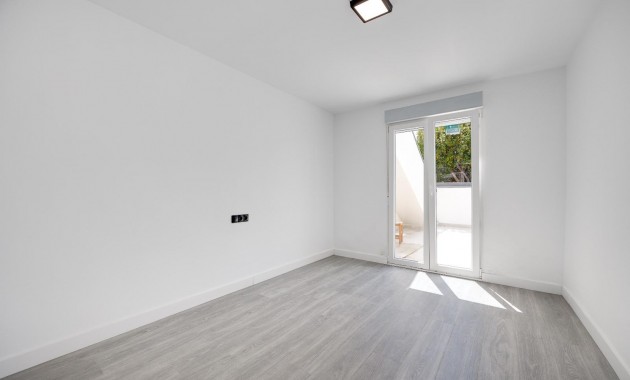 Sale - Villa -
Torrevieja - El limonar