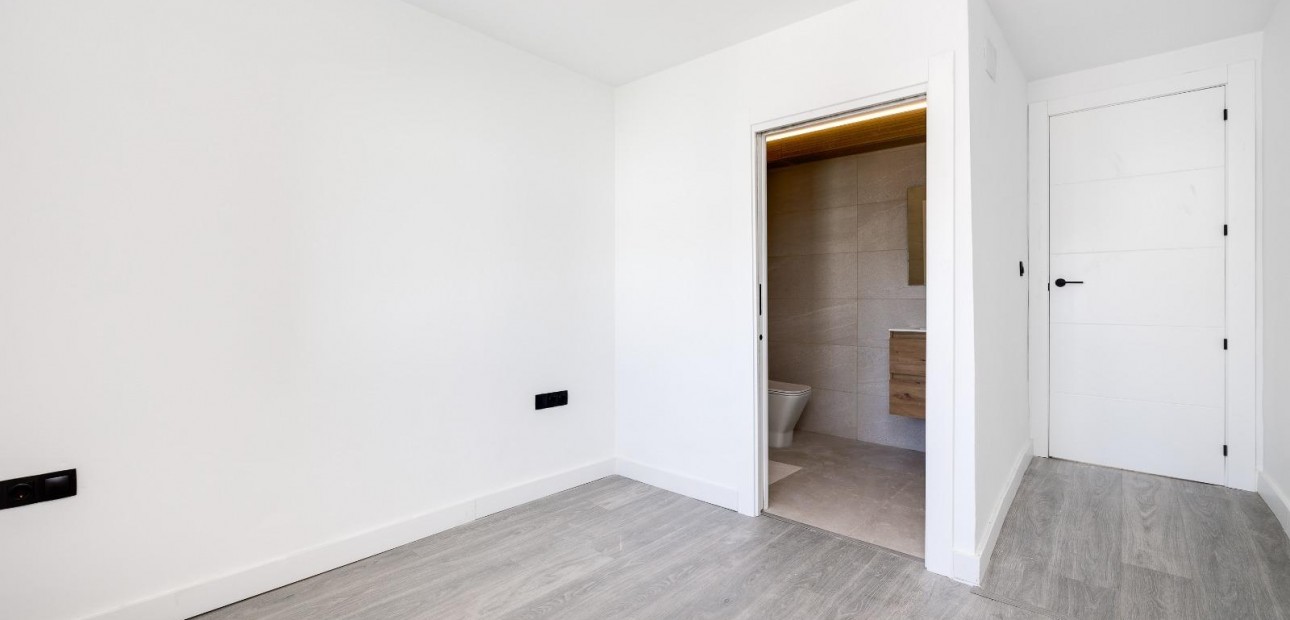 Sale - Villa -
Torrevieja - El limonar