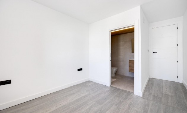 Sale - Villa -
Torrevieja - El limonar