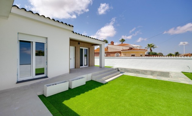 Sale - Villa -
Torrevieja - El limonar