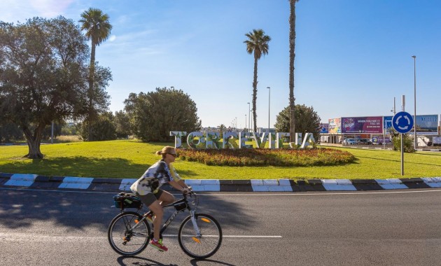 Sale - Villa -
Torrevieja - El limonar