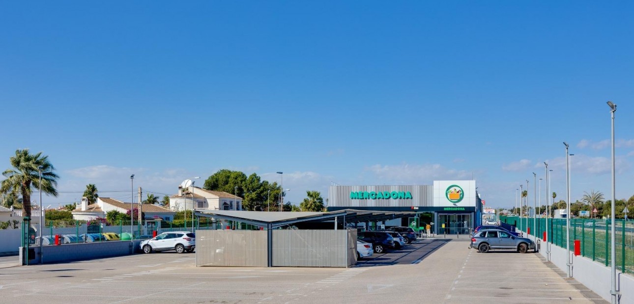 Sale - Villa -
Torrevieja - El limonar