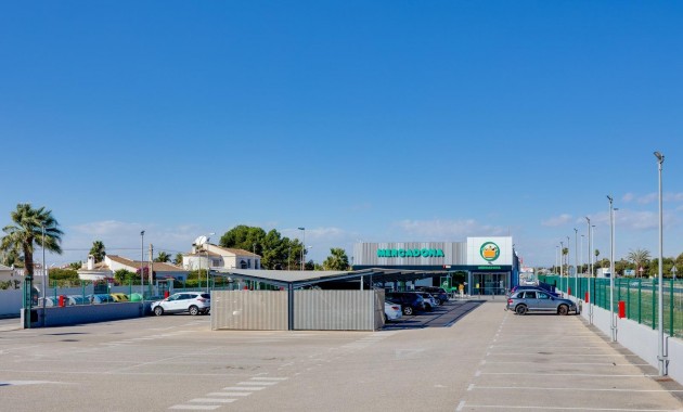 Sale - Villa -
Torrevieja - El limonar