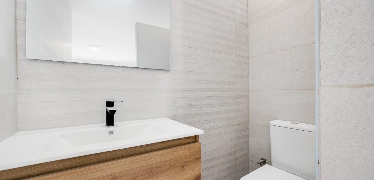 Sale - Villa -
Torrevieja - El limonar