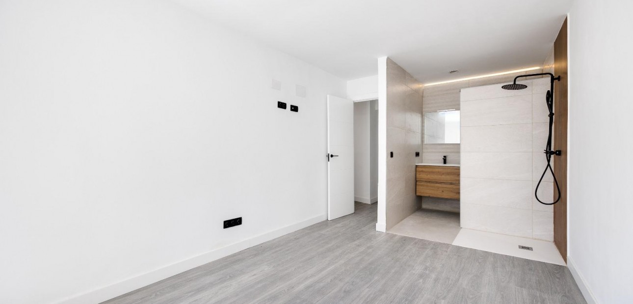 Sale - Villa -
Torrevieja - El limonar