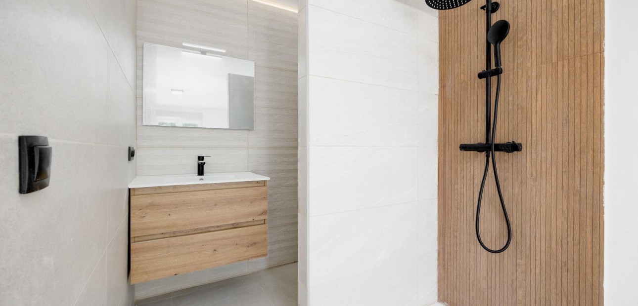 Sale - Villa -
Torrevieja - El limonar