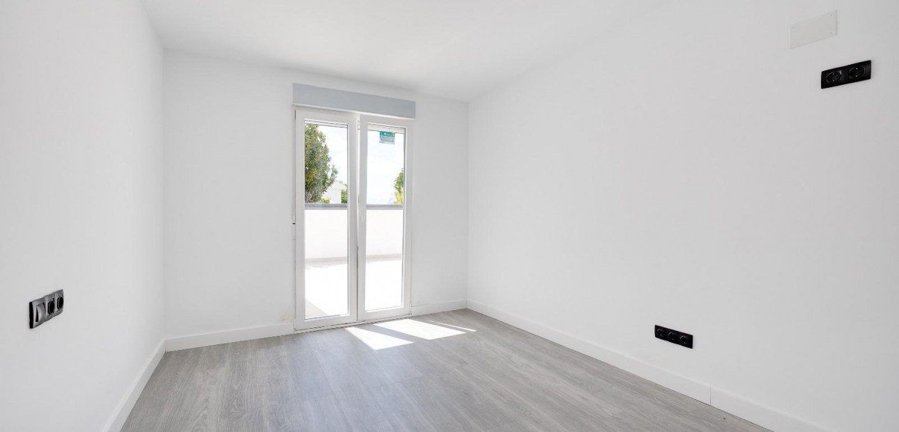 Sale - Villa -
Torrevieja - El limonar