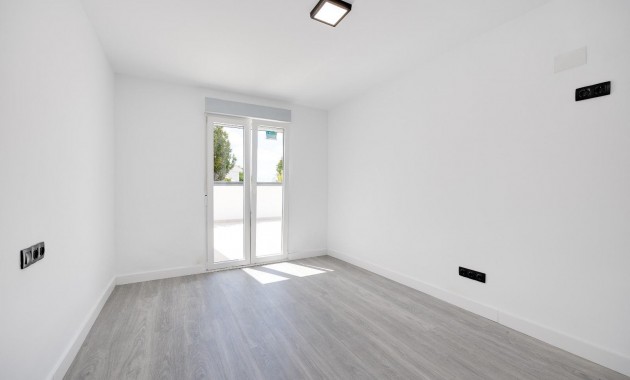 Sale - Villa -
Torrevieja - El limonar