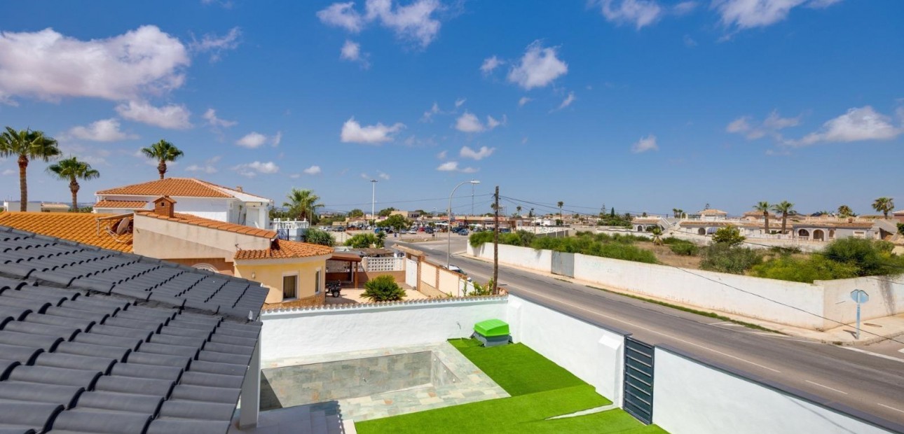 Sale - Villa -
Torrevieja - El limonar