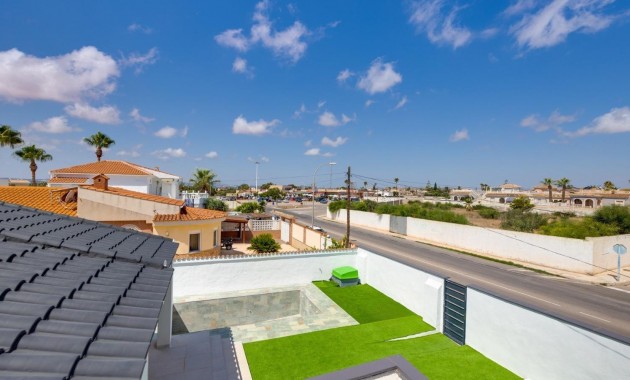 Sale - Villa -
Torrevieja - El limonar