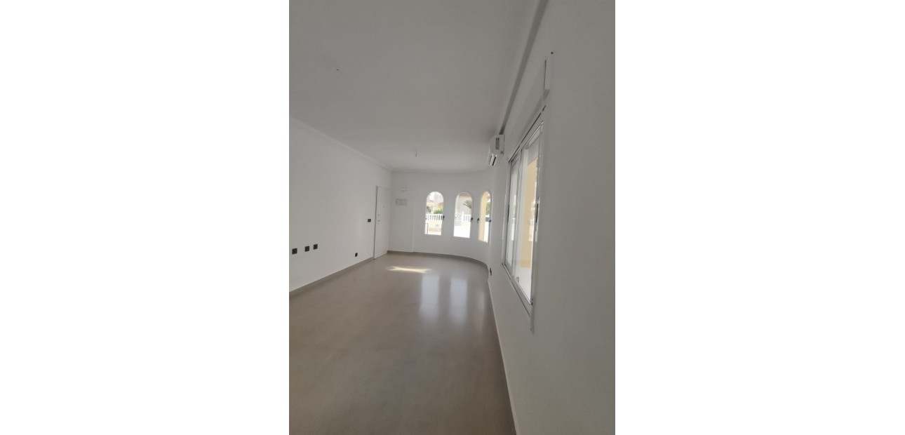 Venta - Villa -
Orihuela