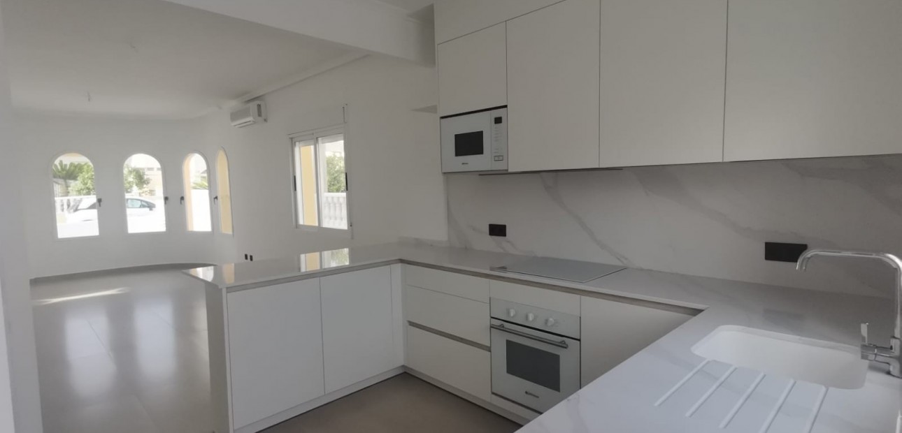 Venta - Villa -
Orihuela