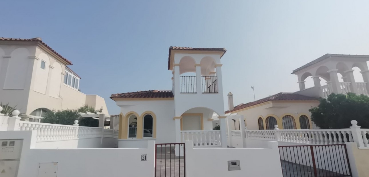 Venta - Villa -
Orihuela