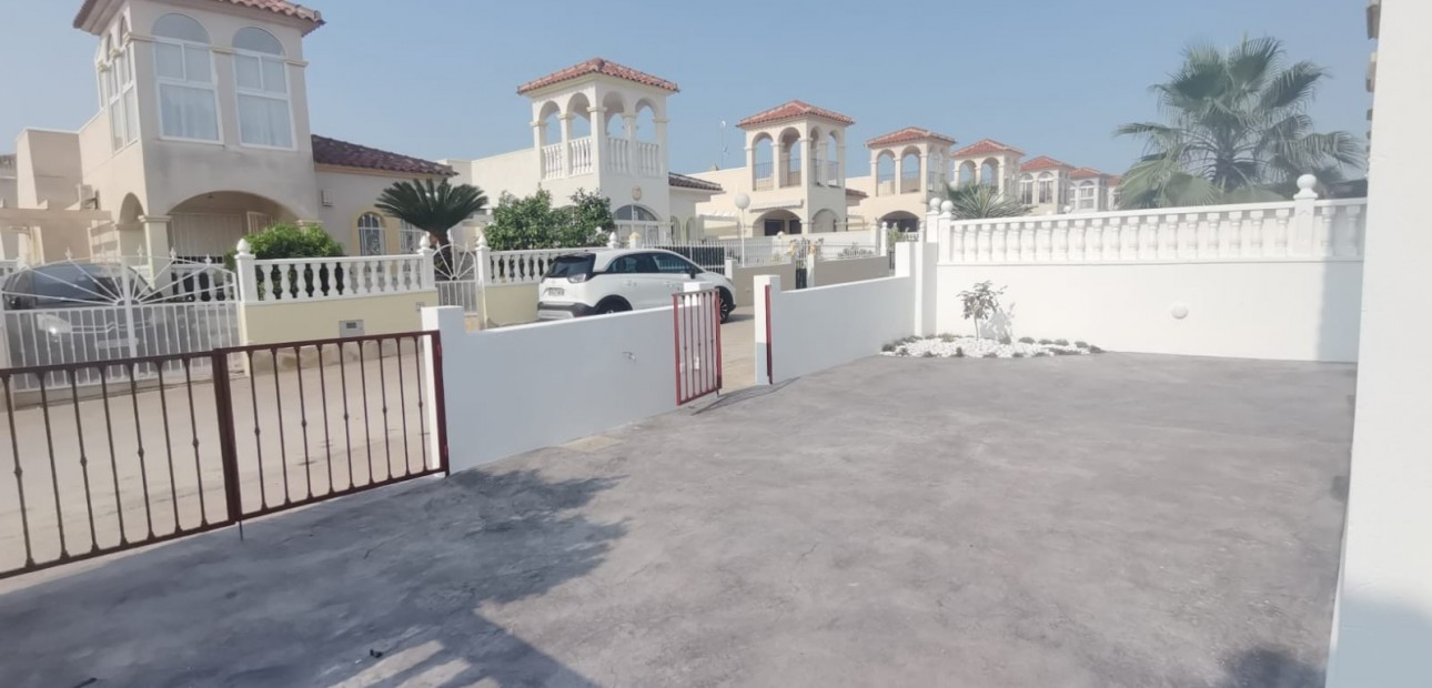 Venta - Villa -
Orihuela