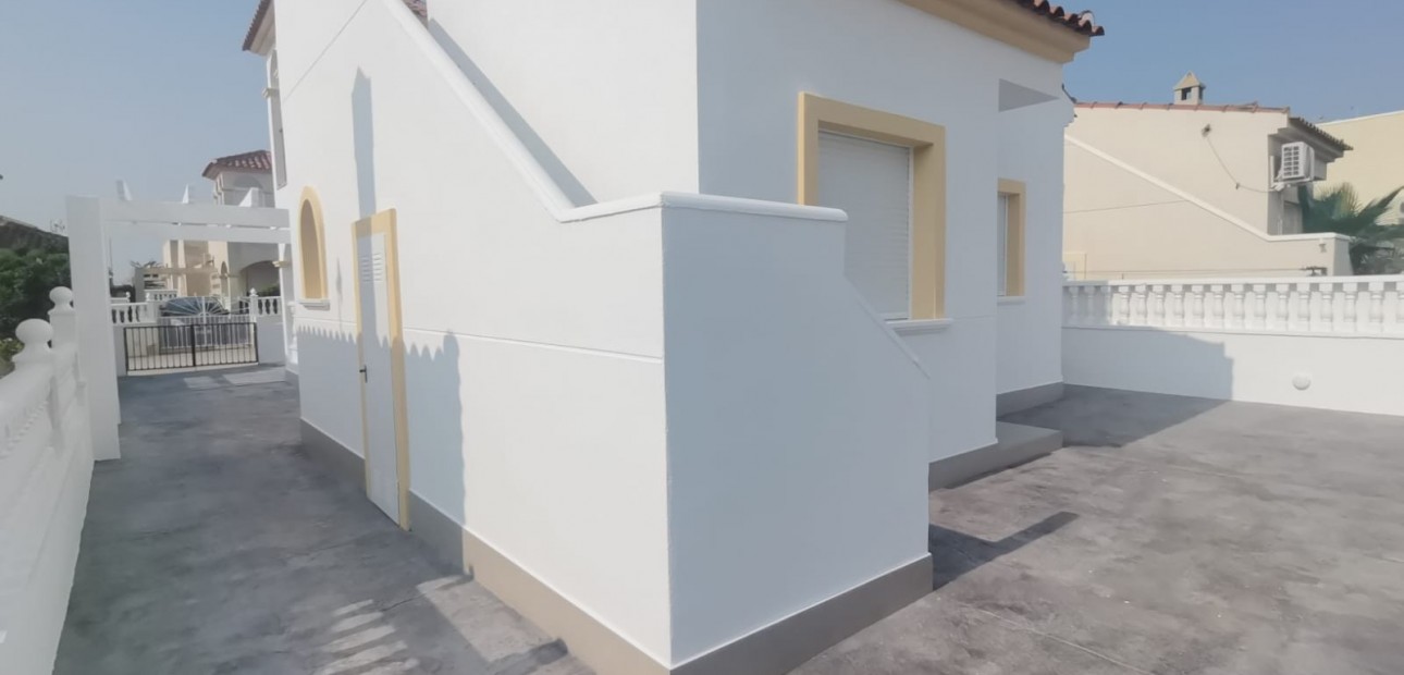 Venta - Villa -
Orihuela