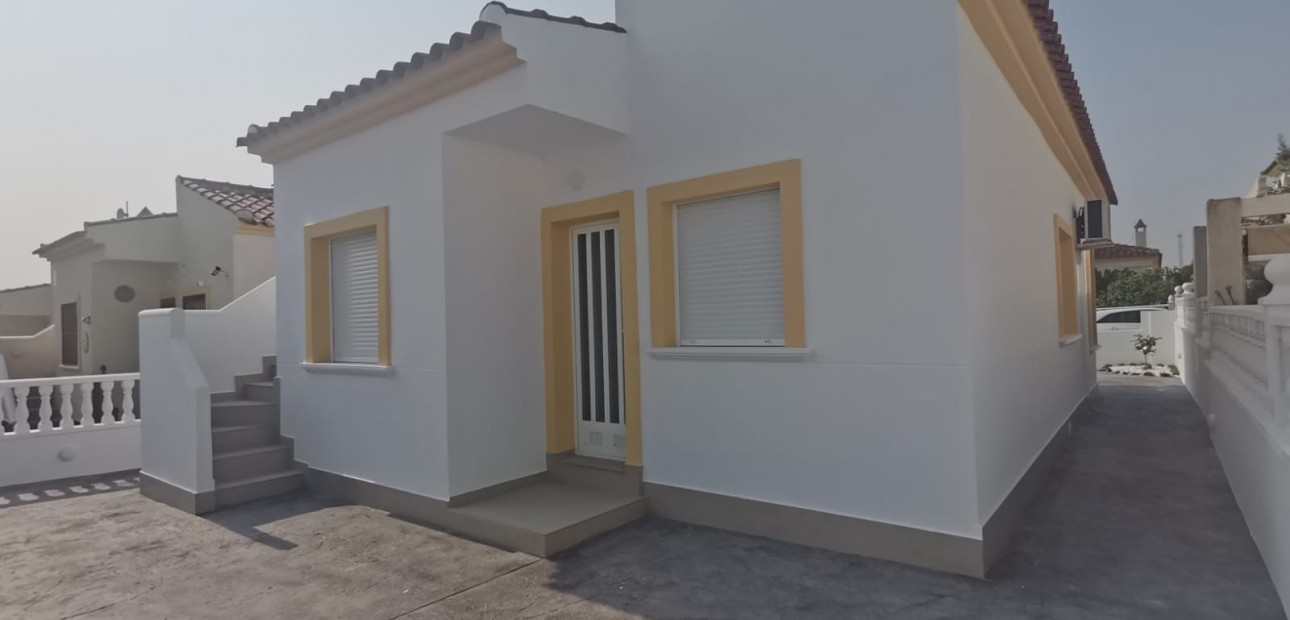 Venta - Villa -
Orihuela