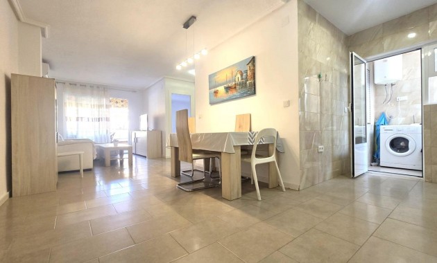 Herverkoop - Appartement / flat -
Torrevieja - Estacion de autobuses