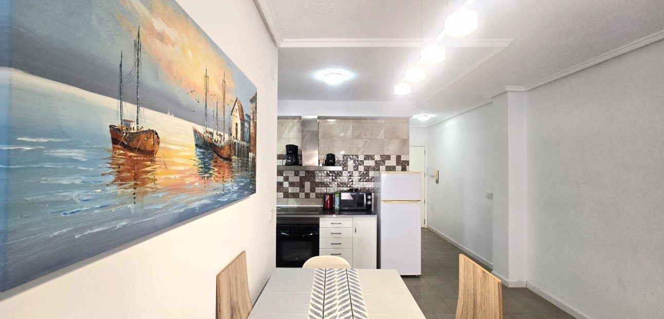 Herverkoop - Appartement / flat -
Torrevieja - Estacion de autobuses