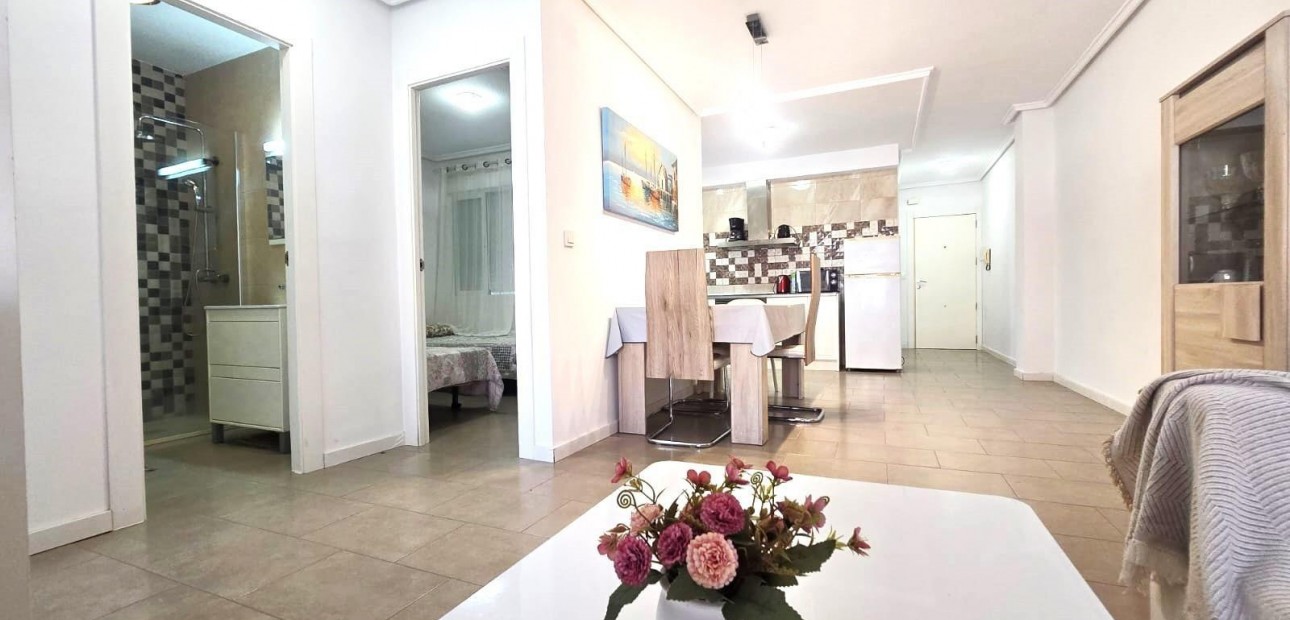 Herverkoop - Appartement / flat -
Torrevieja - Estacion de autobuses