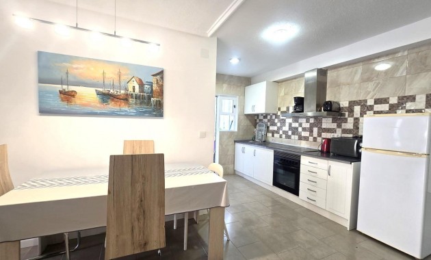 Herverkoop - Appartement / flat -
Torrevieja - Estacion de autobuses