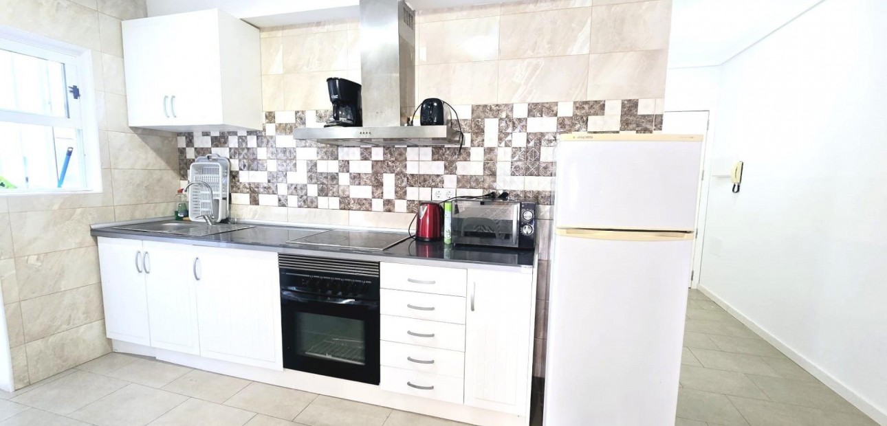 Herverkoop - Appartement / flat -
Torrevieja - Estacion de autobuses