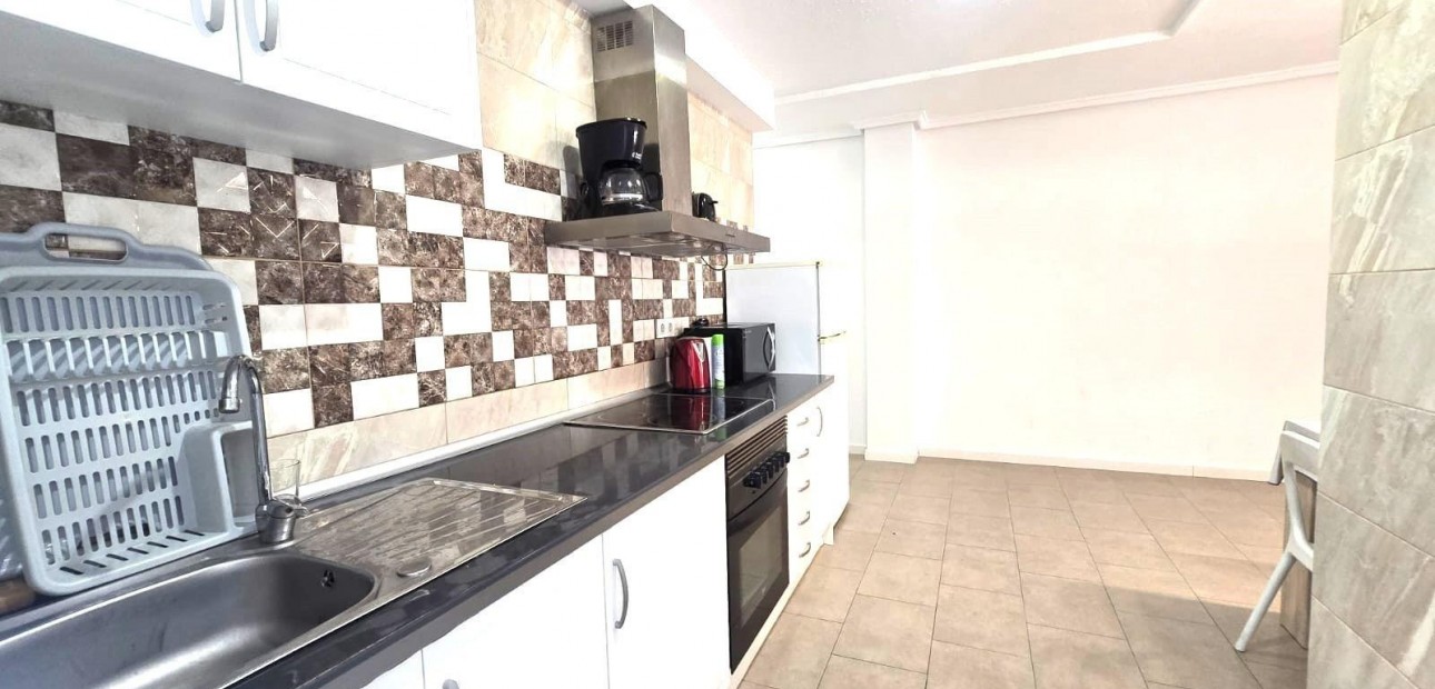 Herverkoop - Appartement / flat -
Torrevieja - Estacion de autobuses