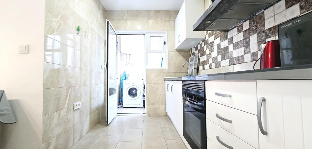 Herverkoop - Appartement / flat -
Torrevieja - Estacion de autobuses