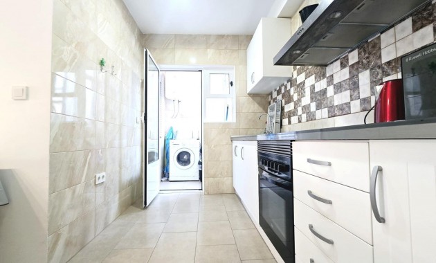 Herverkoop - Appartement / flat -
Torrevieja - Estacion de autobuses
