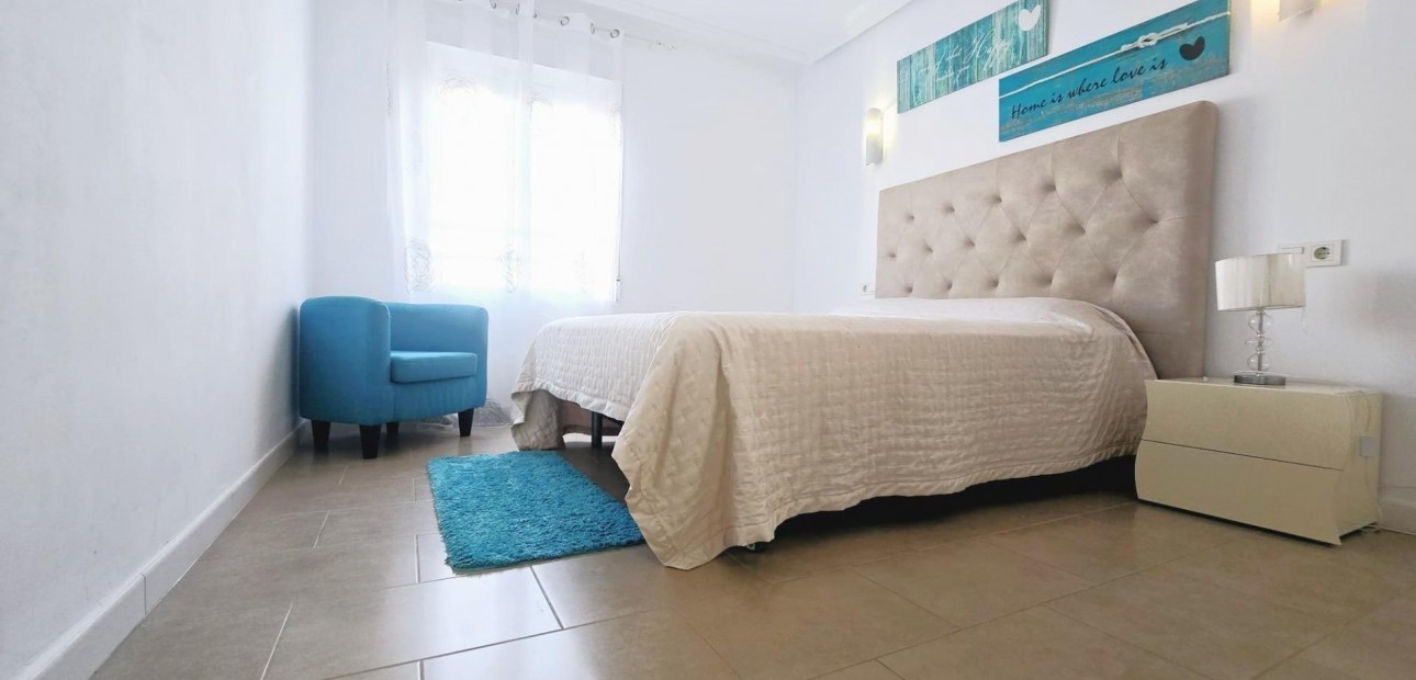 Herverkoop - Appartement / flat -
Torrevieja - Estacion de autobuses