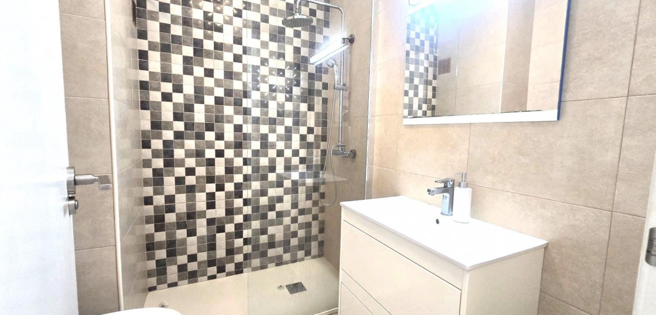 Herverkoop - Appartement / flat -
Torrevieja - Estacion de autobuses