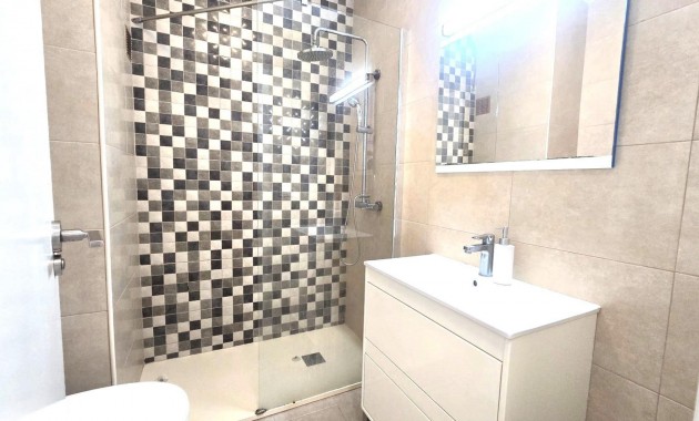 Herverkoop - Appartement / flat -
Torrevieja - Estacion de autobuses