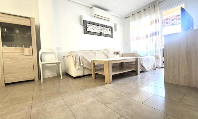 Herverkoop - Appartement / flat -
Torrevieja - Estacion de autobuses