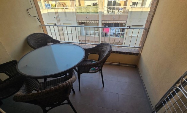 Herverkoop - Appartement / flat -
Torrevieja - Estacion de autobuses