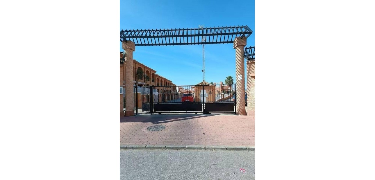 Sale - Terraced house -
Torrevieja - Estacion de autobuses