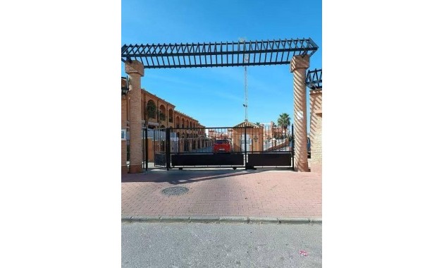 Sale - Terraced house -
Torrevieja - Estacion de autobuses