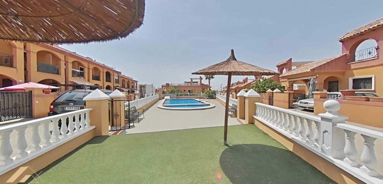 Sale - Terraced house -
Torrevieja - Estacion de autobuses