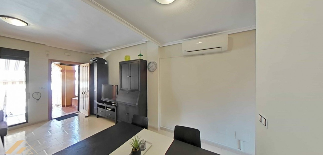 Sale - Terraced house -
Torrevieja - Estacion de autobuses