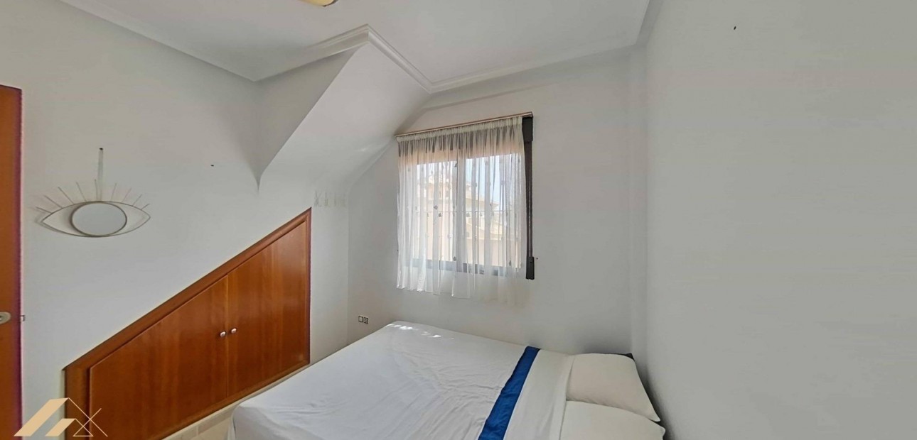 Sale - Terraced house -
Torrevieja - Estacion de autobuses