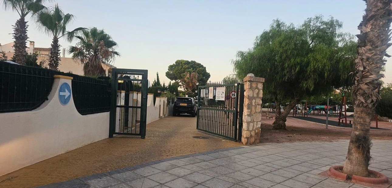 Venta - Bungalow -
Orihuela Costa - Cabo Roig