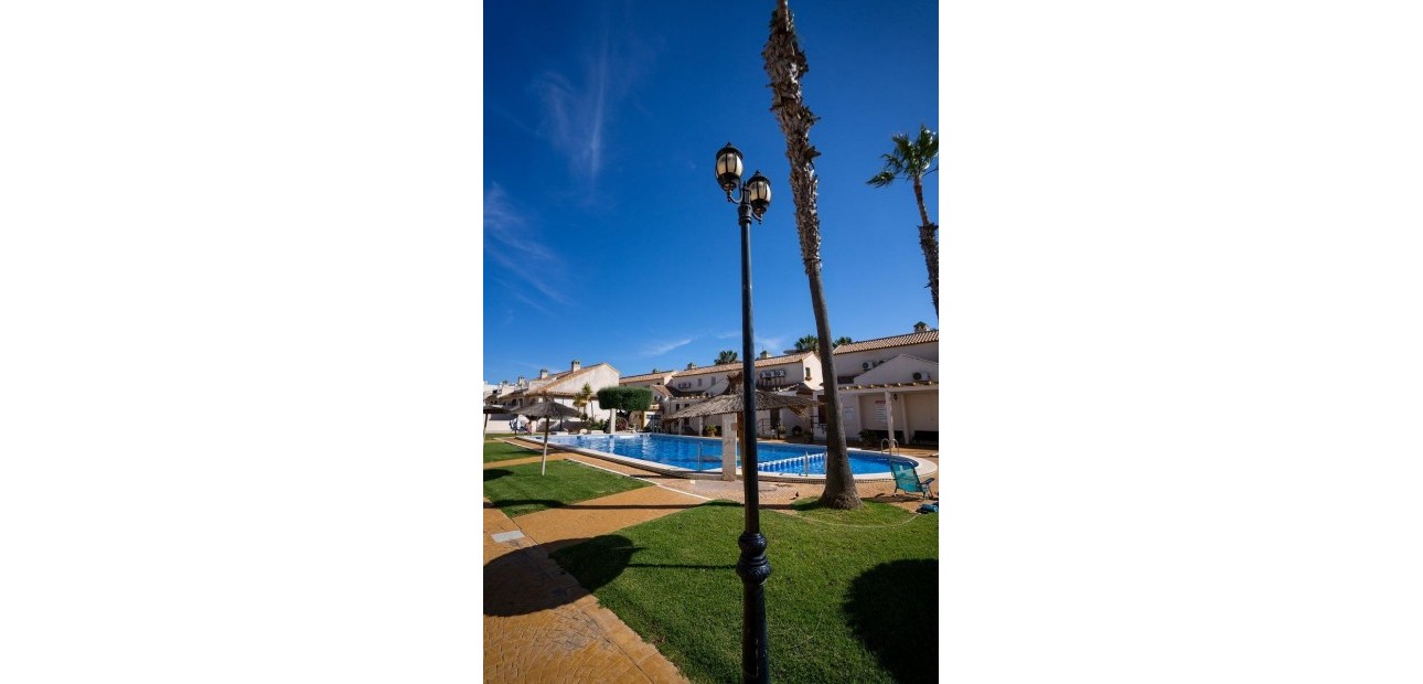 Venta - Bungalow -
Orihuela Costa - Cabo Roig