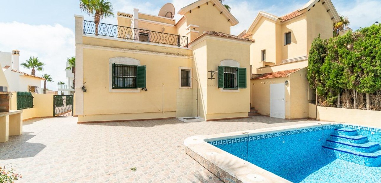 Herverkoop - Villa -
Orihuela Costa - Villamartín-Las Filipinas