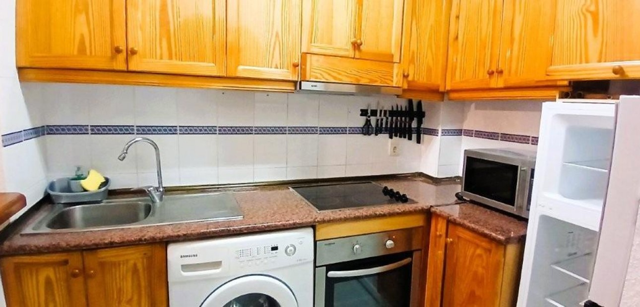 Herverkoop - Appartement / flat -
Torrevieja - Estacion de autobuses