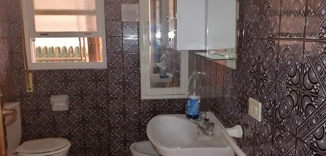 Sale - Commercial Unit -
Torrevieja - torrevieja