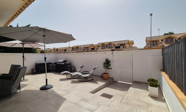 Herverkoop - Villa -
Orihuela Costa - Lomas de Cabo Roig-Los Dolses