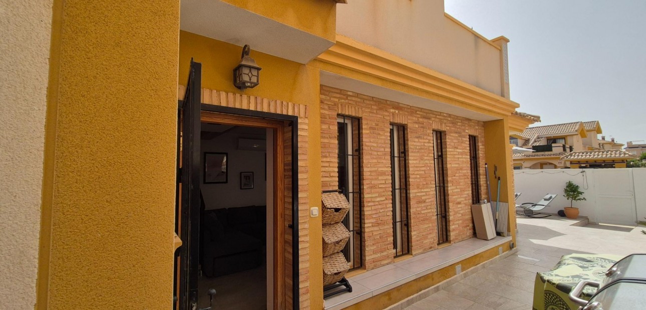 Herverkoop - Villa -
Orihuela Costa - Lomas de Cabo Roig-Los Dolses