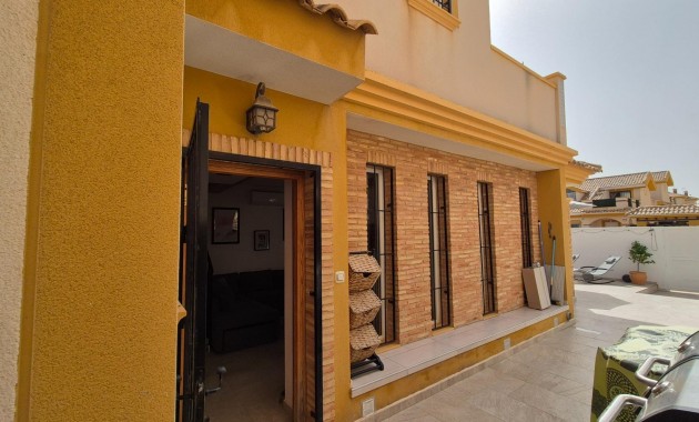 Herverkoop - Villa -
Orihuela Costa - Lomas de Cabo Roig-Los Dolses