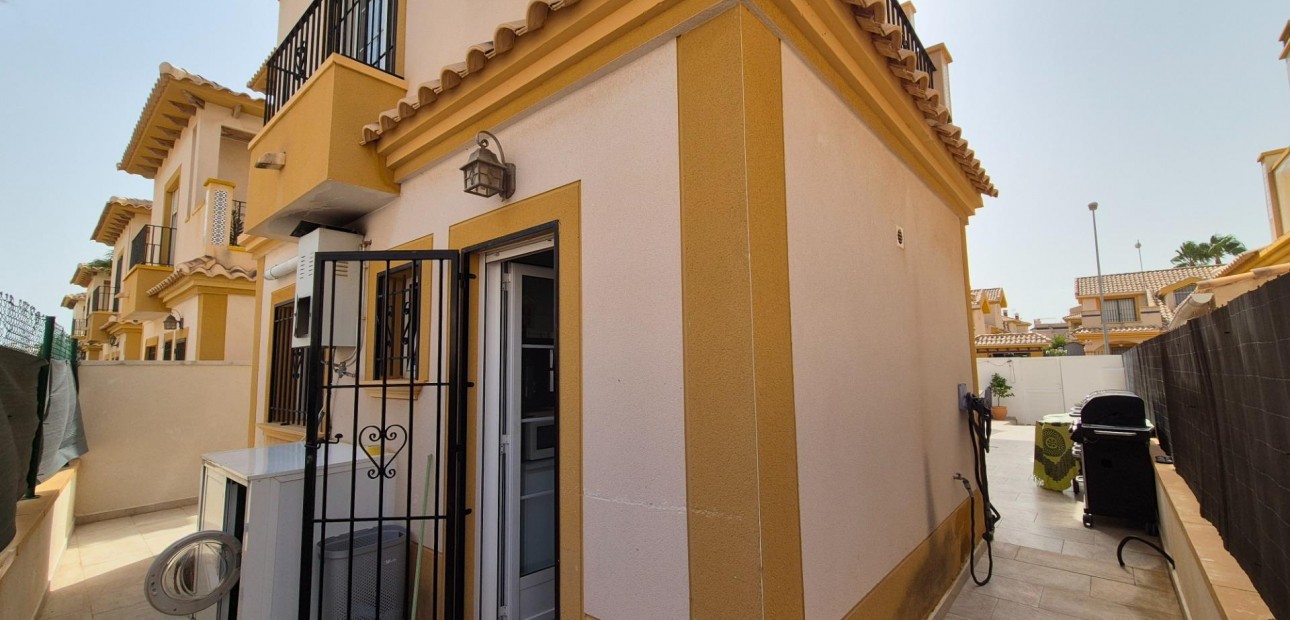 Herverkoop - Villa -
Orihuela Costa - Lomas de Cabo Roig-Los Dolses