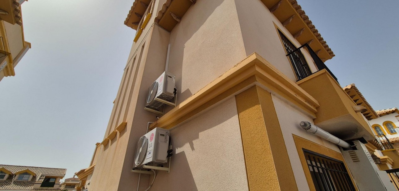 Herverkoop - Villa -
Orihuela Costa - Lomas de Cabo Roig-Los Dolses